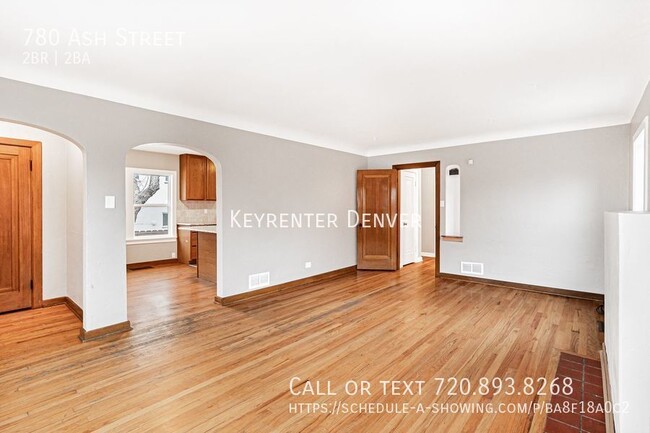 Building Photo - Renovated 2 Bed 2 Bath Duplex with Finishe...