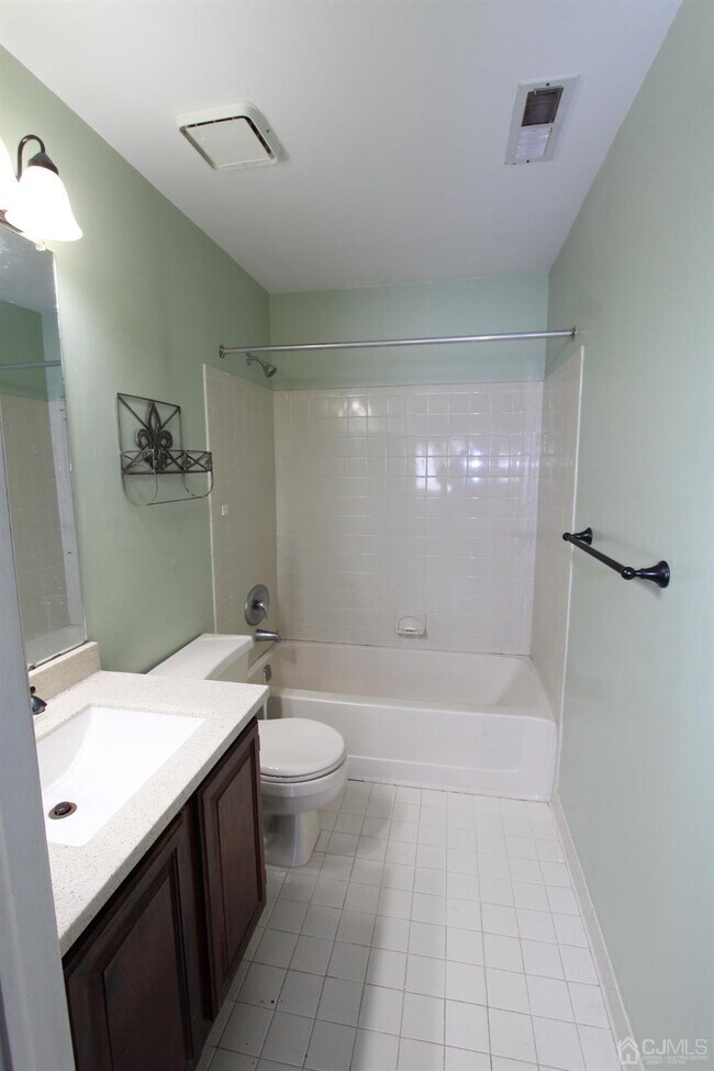 Building Photo - 604 Ravens Crest Dr
