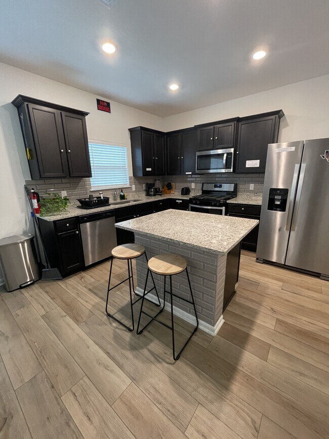 Building Photo - 10829 Emerick St