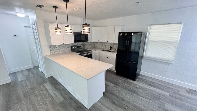 Building Photo - Timeless Appeal Meets Modern Living – 3BR Home on Expansive Lot in Titusville! WASHER & DRYER INC...
