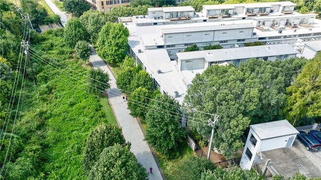 Building Photo - 400 Village Pkwy
