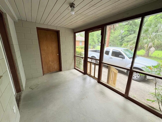 Building Photo - 304 Barbourville Dr