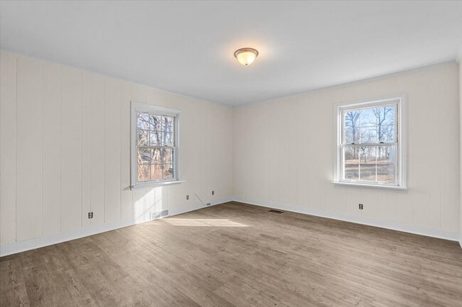 Building Photo - 807 Shamrock Rd