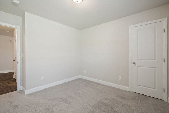 Building Photo - 236 Cherry Laurel Dr