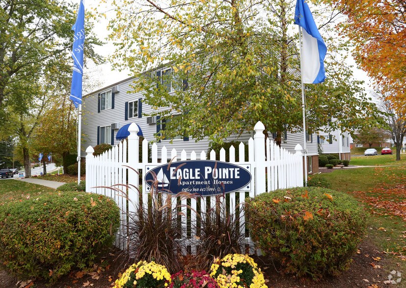 Eagle Pointe 8127 Michael Rd New London CT 06320 Apartment Finder