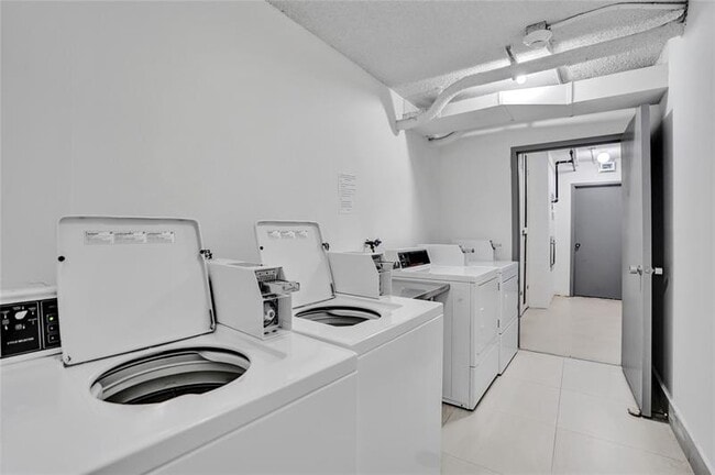 Building Photo - 1150 Hillsboro Mile