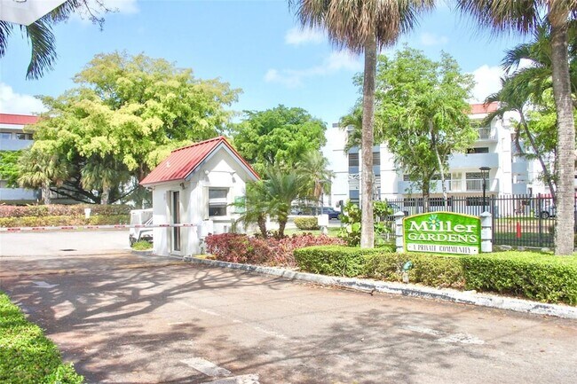 Building Photo - 5900 SW 127th Ave