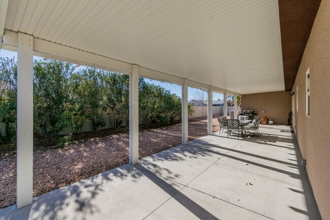 Building Photo - RV GARAGE | Single Story | Furnished Or Unfurnished