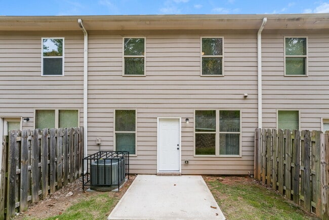 Building Photo - 3261 Pennington Dr