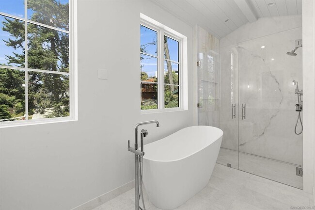 Building Photo - 461 Zuni Dr