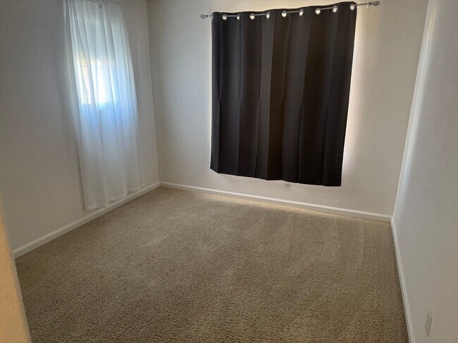 Building Photo - 2519 Withrow Ln