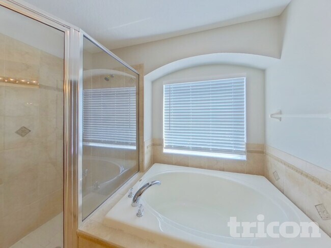 Building Photo - 9540 Baton Rouge Ln