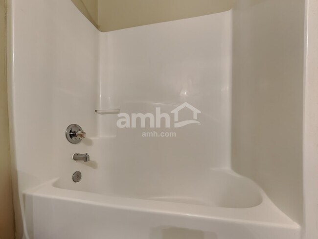 Building Photo - 537 Hanska Way