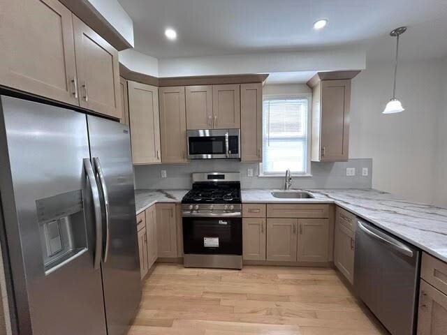 Building Photo - 21 E 15th St