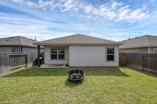 Building Photo - 25248 Pomegranate Pl