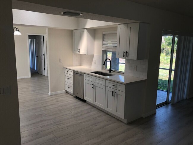 Building Photo - Spacious & Stylish 4-Bedroom Home – Prime ...