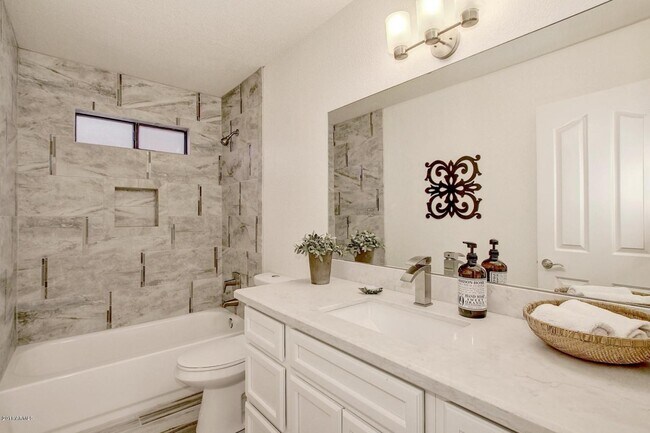 Building Photo - 4435 E Amberwood Dr