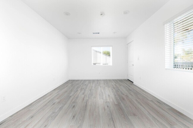 Building Photo - 1/2 Off First Month's Rent ALMOST NEW 2BD-2BTH HOME!! - WONT LAST