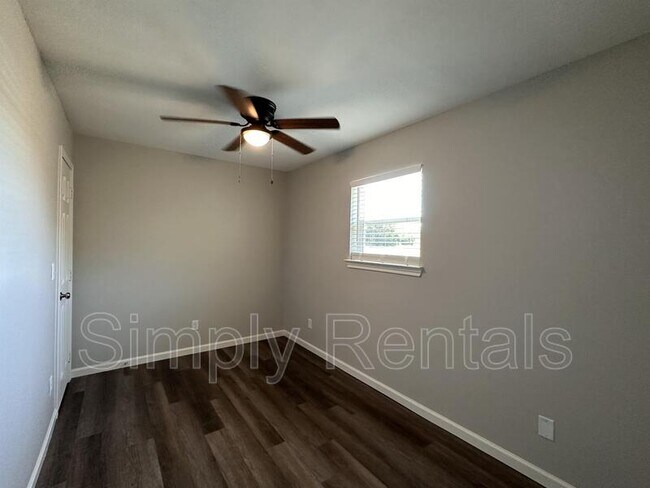 Building Photo - 11015 I-30 Frontage Rd