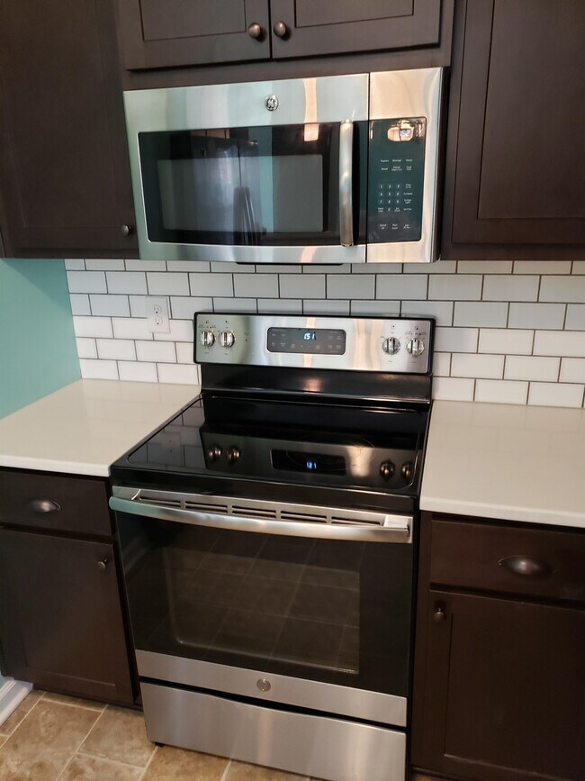 Building Photo - 3237 Alexandria Dr