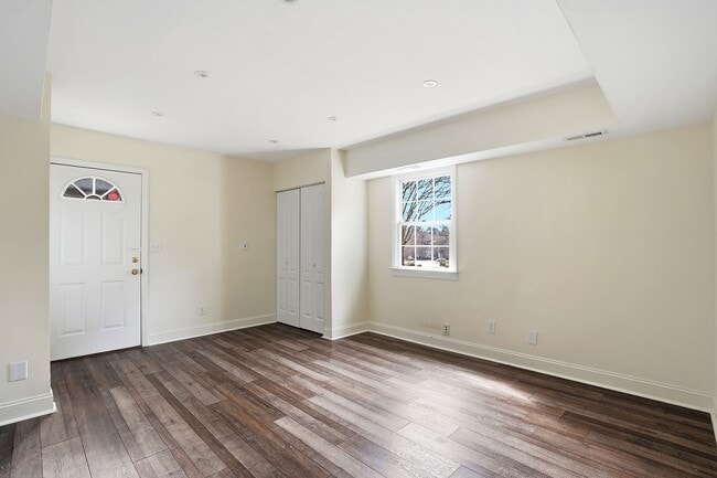 Building Photo - LIVE IN THE HEART OF RALEIGH-BEAUTIFUL AND FUNCTIONAL HOME AWAITS YOU!