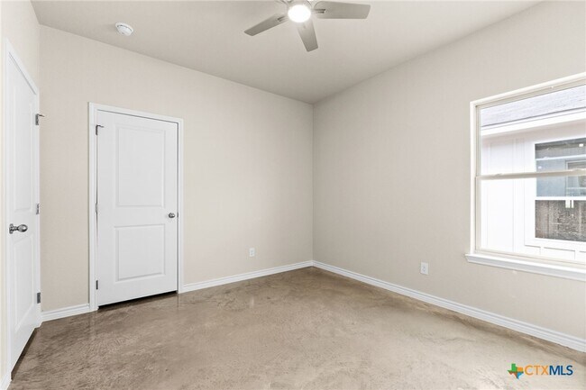 Building Photo - 412 W Avenue C