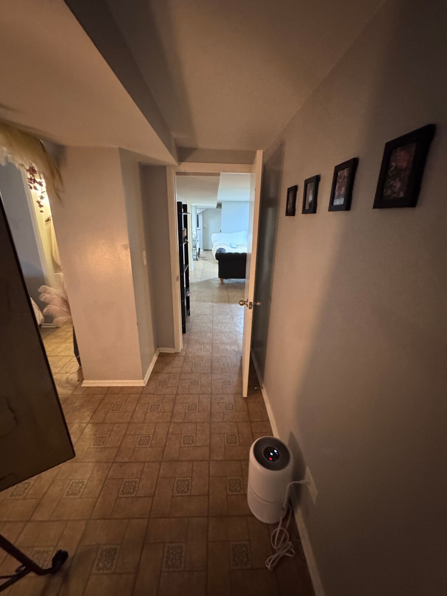 Building Photo - 4325 N Wolcott Ave