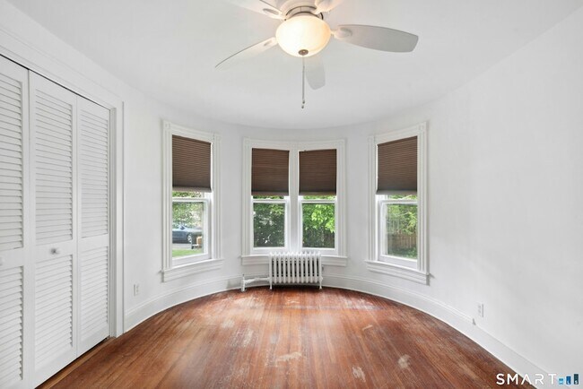 Building Photo - 290 Soundview Ave