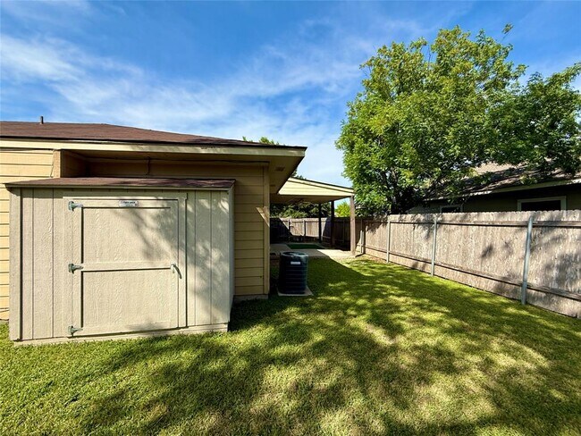 Building Photo - 8703 Weiser Dr