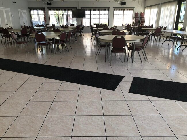 Building Photo - 4570 Lucerne Lakes Blvd E