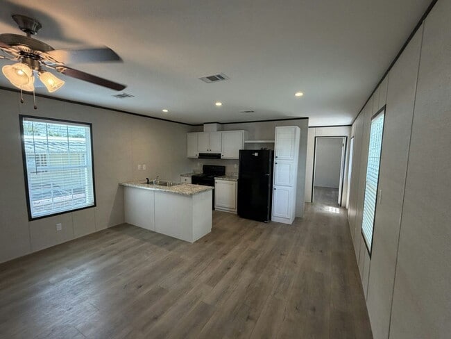 Building Photo - 131 Lakeside Garden Cir