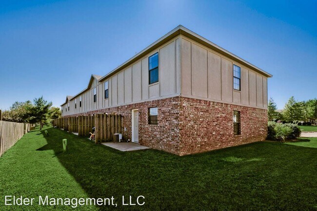 Building Photo - 2215 Hidden Lake St