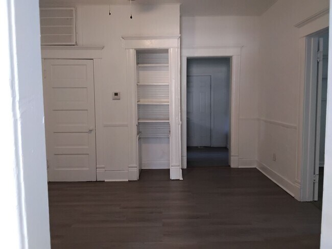 Building Photo - 2 Bed, 1 Bath home for rent