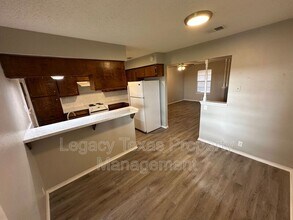 Building Photo - 1116 N Nolan River Rd