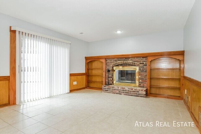 Building Photo - 6438 Roundtree St