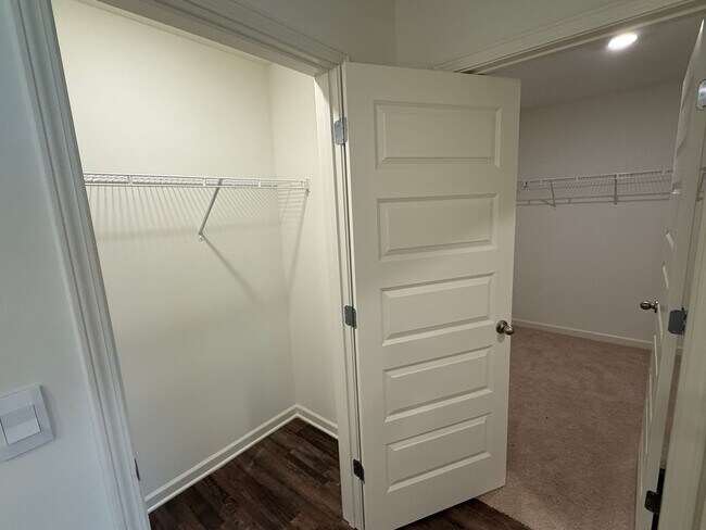 Building Photo - Caffee sub-division, very close to Mercedes plant, one level 4 Bedroom/2 Bath 1774 sqft