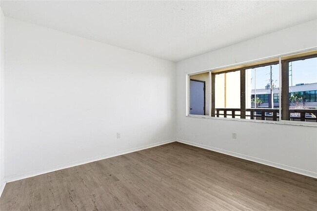 Building Photo - 8950 Park Blvd