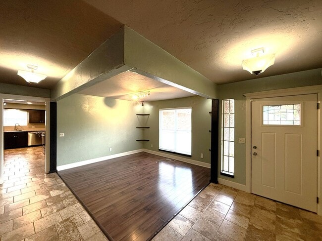 Building Photo - 5324 Eden Dr