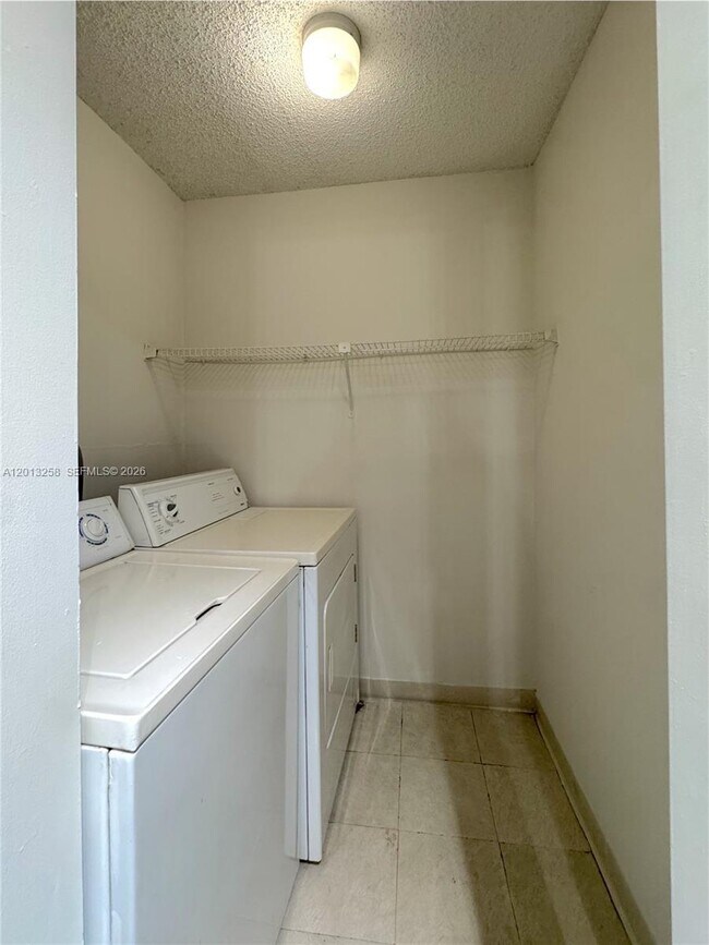 Building Photo - 1281 SW 46th Ave