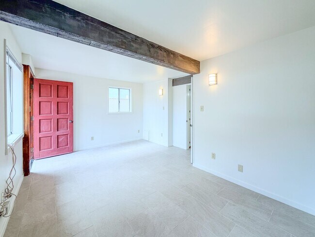 Building Photo - 108 Los Angeles Ave