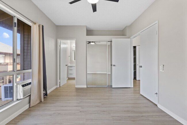 Building Photo - Island Living Meets Modern Luxury in Gated Palm Court
