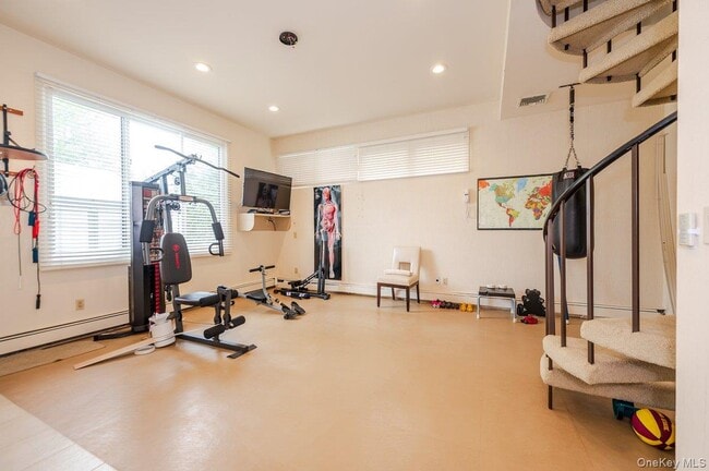 Building Photo - 40 Cayuga Ave