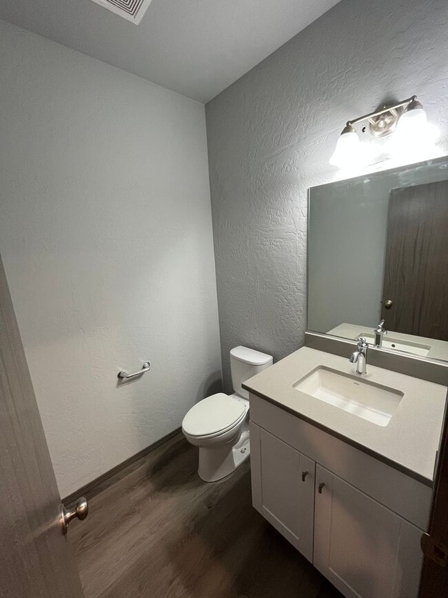 Building Photo - 1306/1308 E Farwell