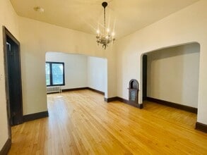 Building Photo - 303 N Quincy St