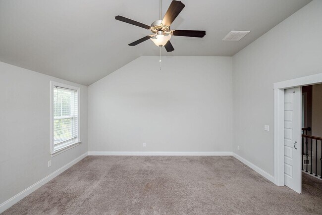 Building Photo - Like New Home in Evans