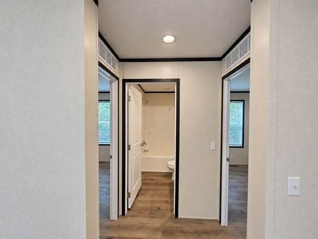 Building Photo - 13 Hummingbird Dr