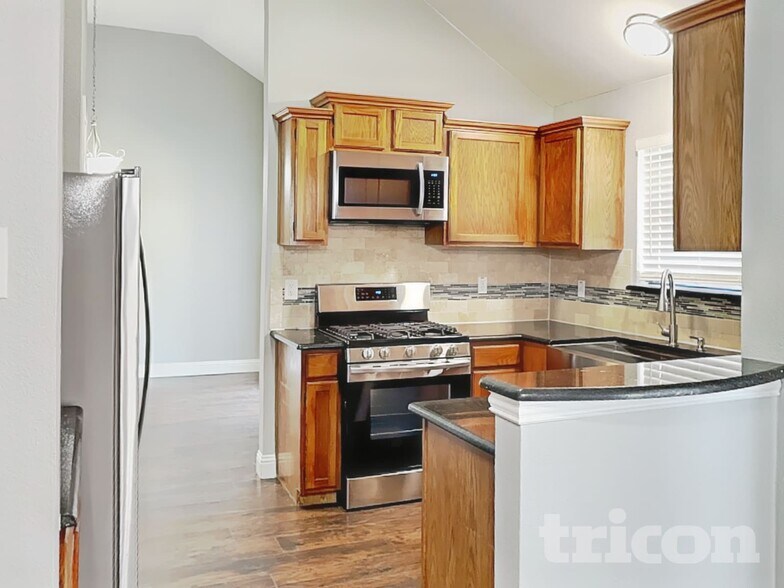 Building Photo - 725 Rawlins Dr