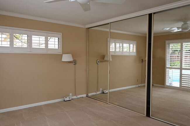 Building Photo - Prime Willow Glen, Just In Time for the Ho...