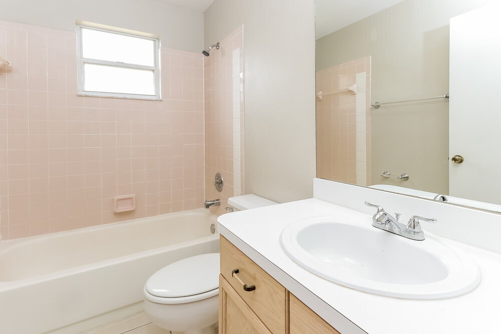 Building Photo - 12996 Meadowbreeze Dr