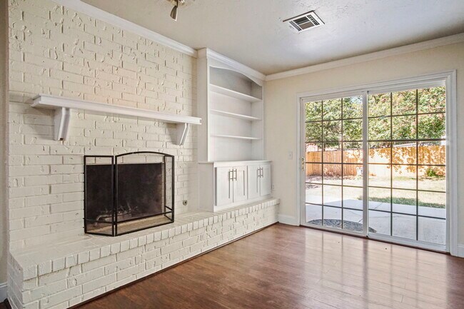 Building Photo - 625 Hawthorne Pl
